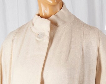 1970s lightweight wool, cream colored spring coat