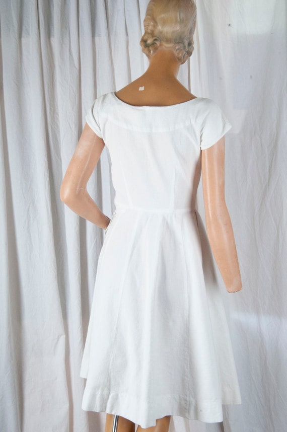1950s Minx Mode white waffle texture dress with b… - image 3