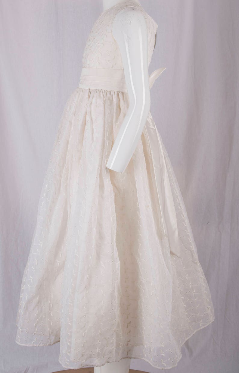 1st communion Mid Century flower girl confirmation lined wvery large bow detail White eyelet cotton girls fancy white dress Clean,
