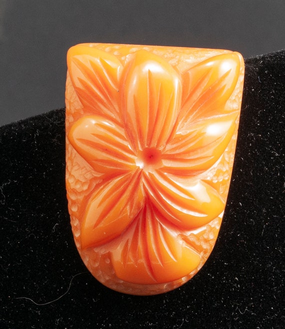 Bakelite butterscotch domed flower clip brooch.