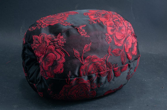 Black and red satin hand warmer, w zipper. 1940s, - image 1