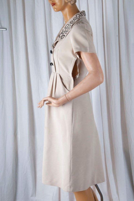 1960s beige sheath dress with corded collar and r… - image 3