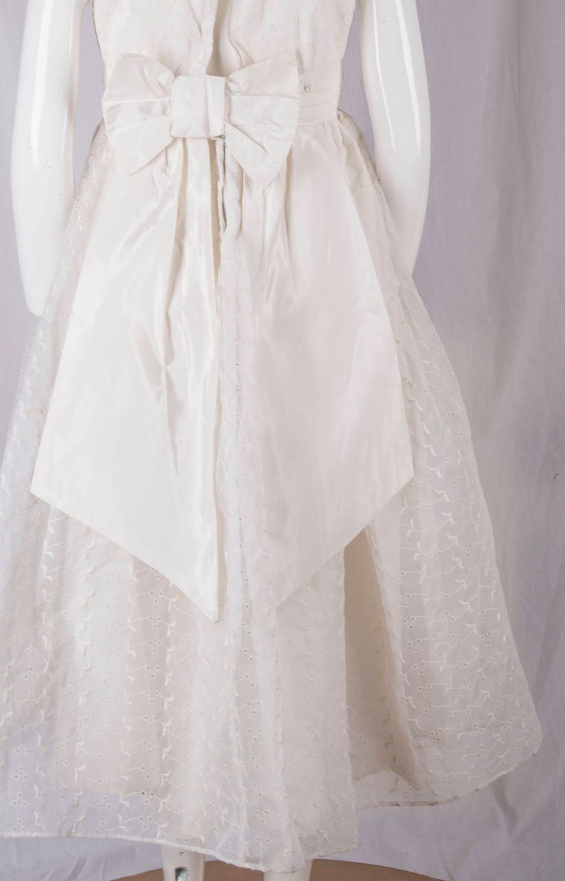 1st communion Mid Century flower girl confirmation lined wvery large bow detail White eyelet cotton girls fancy white dress Clean,