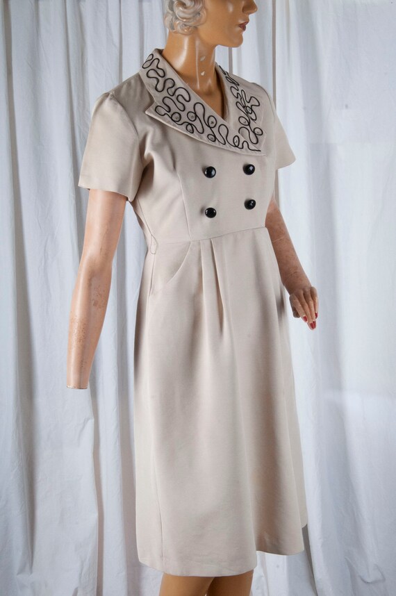 1960s beige sheath dress with corded collar and r… - image 5