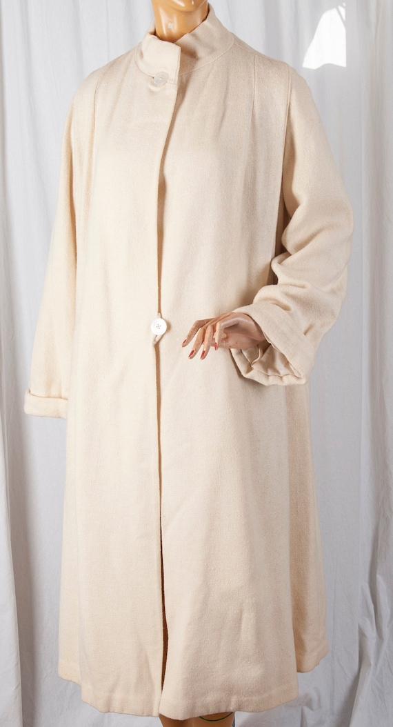 1970s lightweight wool, cream colored spring coat