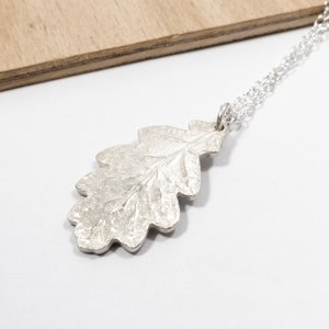 Silver Oak Leaf Necklace - Woodland Jewellery - Leaf Pendant Necklace - Botanical Jewellery - Nature Necklace - Autumn Leaves - Holiday Gift