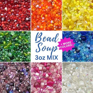 K&ouml;nnte beinhalten: Eine Sammlung verschiedener Perlen in Rot, Orange, Gelb, Gr&uuml;n, Blau, Lila, Pink und Wei&szlig;, farblich sortiert in einem Raster. Das mittlere Quadrat enth&auml;lt den Text Bead Soup 3oz MIX und einen pinken Stern mit + MORE COLORS!.