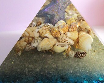 Pyramid with beachy stuff sand shells starfish