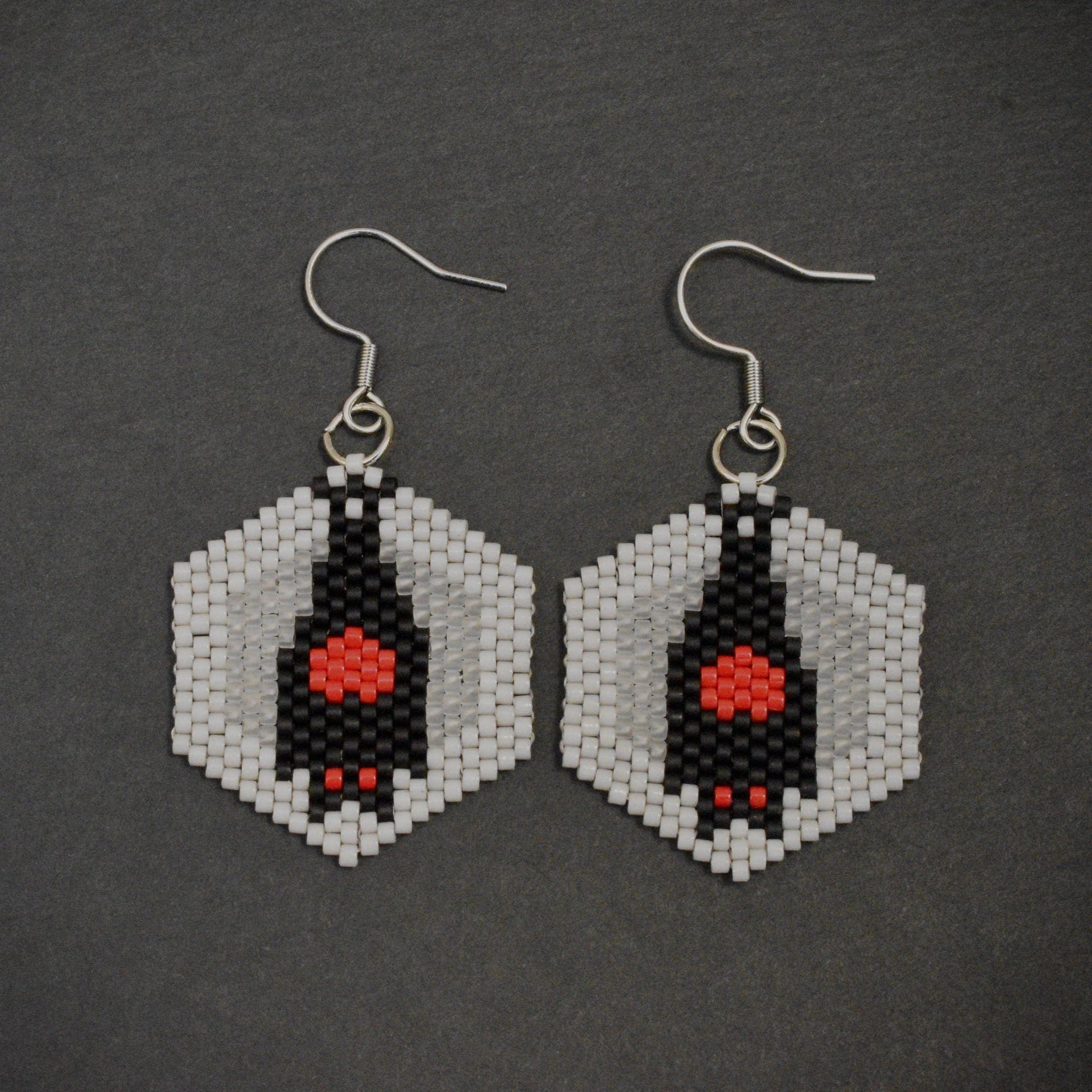 BEADED BAT EARRINGS murciélago colgante negro con corazón Etsy