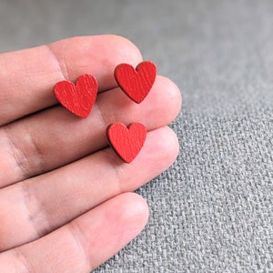 Ensemble dépingles de coeur de 3 Petite broche rouge Épingle de Saint-Valentin coeur en bois pour femmes Cadeaux pour enfants Épingle à cravate damour image 6