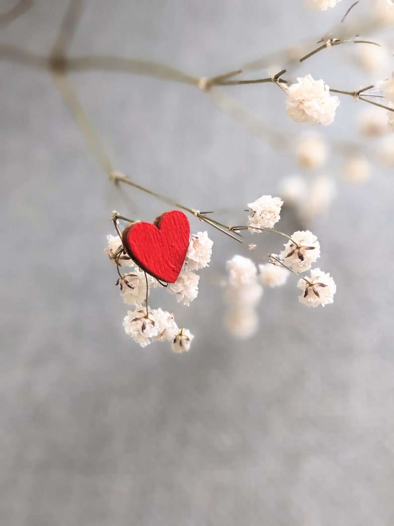 Ensemble dépingles de coeur de 3 Petite broche rouge Épingle de Saint-Valentin coeur en bois pour femmes Cadeaux pour enfants Épingle à cravate damour image 7