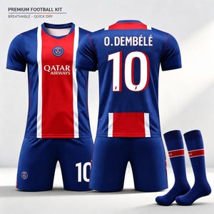 Puede incluir: Un conjunto de fútbol azul, rojo y blanco que incluye una camiseta con el texto O. DEMBÉLÉ y el número 10, un pantalón corto a juego con el número 10 y dos calcetines azules con una franja roja y blanca. La camiseta muestra el logo de Qatar Airways.