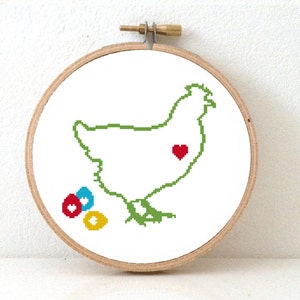 Patrón de punto de cruz de pollo. Pollo bordado con decoración de silueta de huevos. regalo de pájaro verde. Animal de granja. decoración campestre
