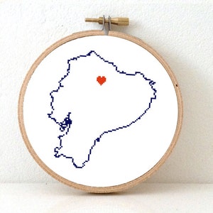 Ecuador Landkarte modernes Kreuzstichmuster. Ecuador mit Herz für Quito. Latino Geschenk. Geschenk Latein Freund