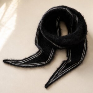 Bufanda triangular 100% cachemira para mujer, bufanda de cuello suave de lujo, pañuelo con borde a rayas, bufanda de invierno ligera, regalo acogedor para ella.