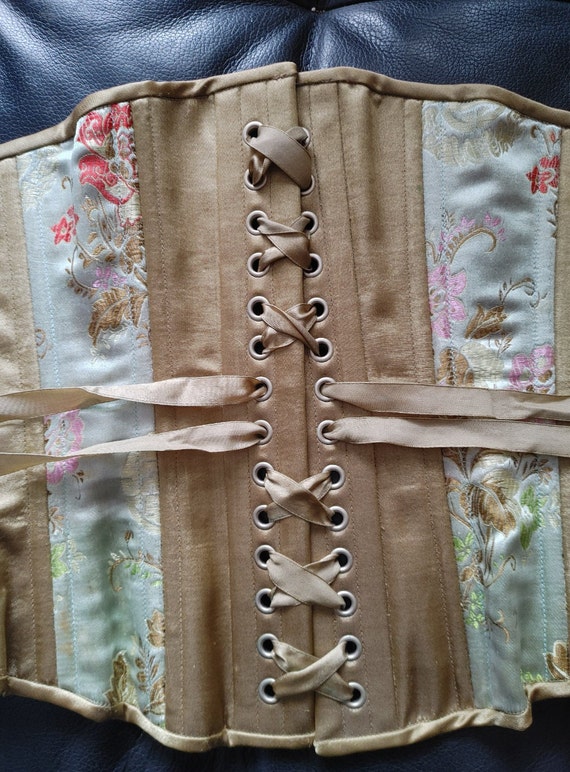 Beautiful Asian inspired corset size 24