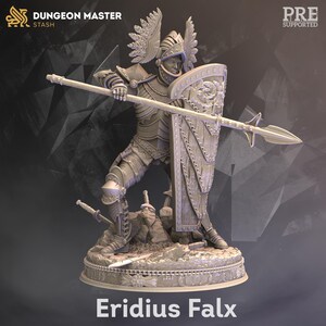 Eridius Falx Den spjutsvingande väktaren - Resin RPG Miniatyr - Omålad D&D Shield Warrior Miniatyr - DM Stash