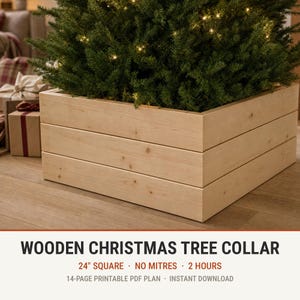 Könnte beinhalten: Ein quadratischer Weihnachtsbaumkragen aus Holz, bestehend aus drei horizontalen hellen Holzplanken. Der Kragen umschließt die Basis eines grünen Weihnachtsbaums mit warmweißen Lichtern. Der Text lautet: WOODEN CHRISTMAS TREE COLLAR 24" SQUARE NO MITRES 2 HOURS 14-PAGE PRINTABLE PDF PLAN INSTANT DOWNLOAD.