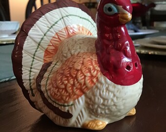 Vintage Atlantic Mold Large White Fall or Thanksgiving Serving Dish and Green Ceramic Turkey Shaped Serving DishBowl Red