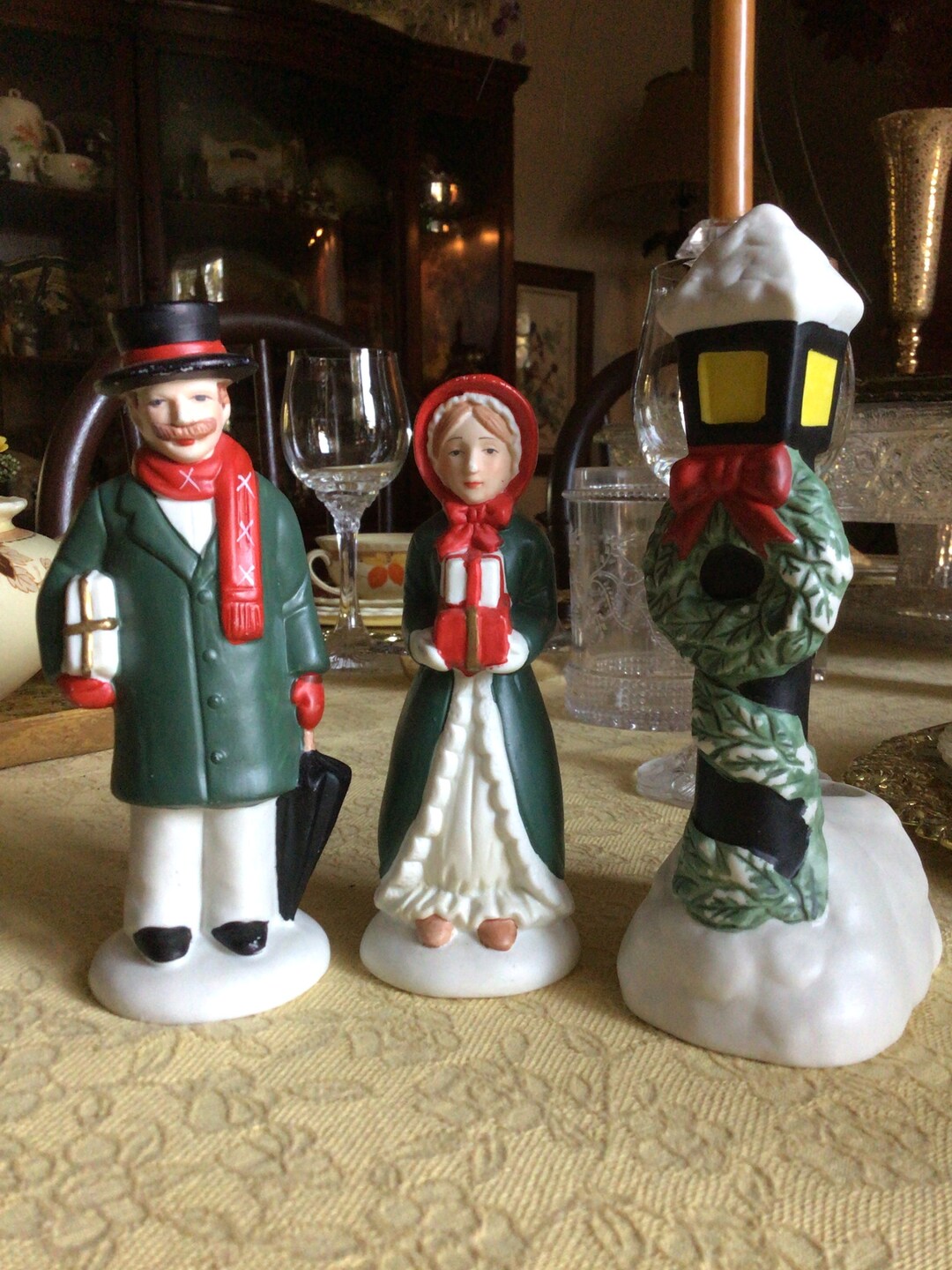 Ceramic Victorian Man/woman/lamp Post Candle Holder Christmas Village Figurines Decoration