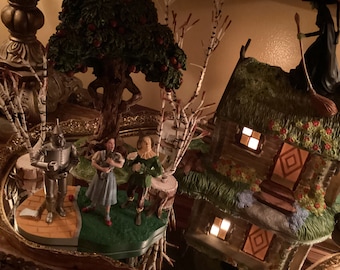 Department 56 Want to Play Scarecrow Wizard of Oz Porcelain Lighted House/Accessories