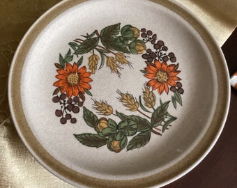 Four  7.5" Dessert/Salad Plates Stoneware Country Living Harvest-Japan Bright Red/Orange Flowers Wheat Spray Design