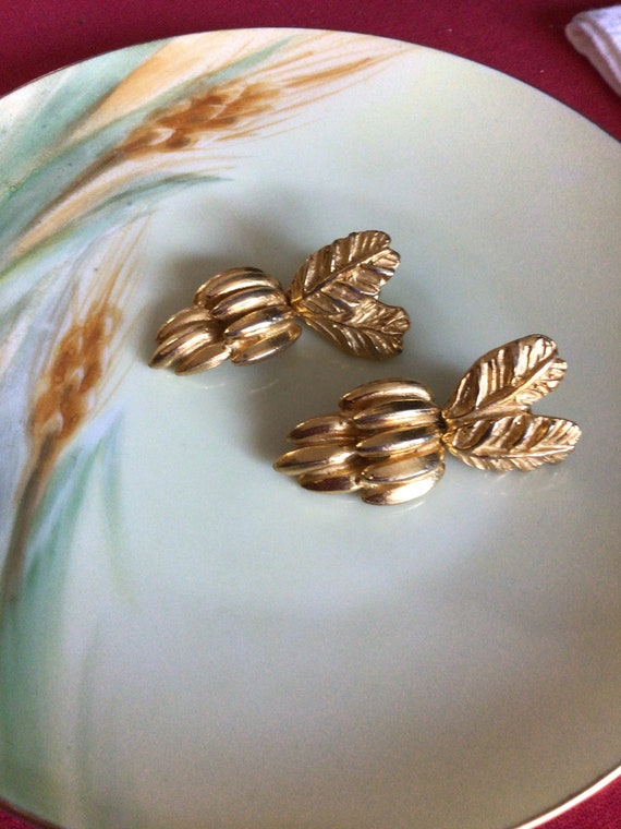 Rare Mimi Di N 1973 Gold Drop Clip On Earrings-Ban