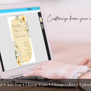 Op de afbeelding: Een digitaal ontwerp sjabloon voor een babyshower uitnodiging. Het ontwerp heeft een gele achtergrond met een bloemenpatroon en de tekst "Mama to be" en "Madelyn Jackson".