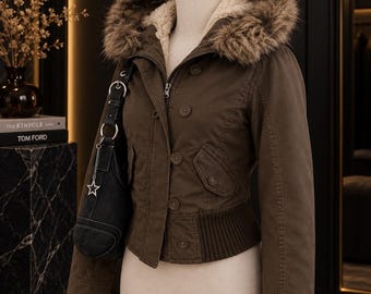 Kurze Kapuzenjacke im Y2K-Stil, Kunstpelzbesatz, Sherpa-Futter, Grunge-Streetwear