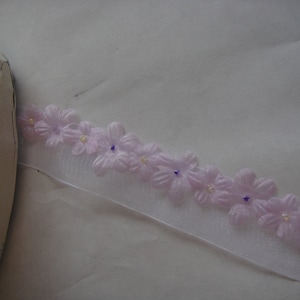 Ruban blanc avec bordure fleurs 3D roses, bordure florale rose