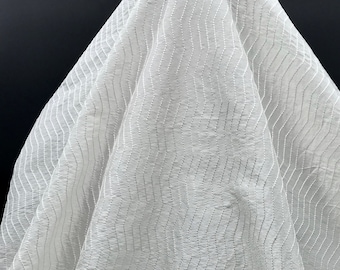 Tissu brodé de soie ivoire clair, tissu de soie, tissu blanc, matière blanche, tissu de robe de mariage, matériel de robe de mariage, matériel de soie