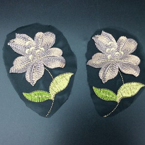 Patch de fleurs mauve brodées de fleurs