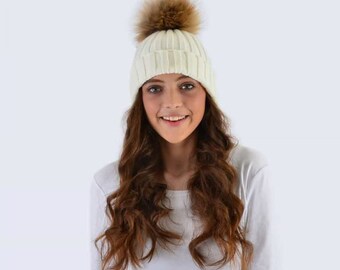 Hat With Fur Pom Pom Ivory Warm 