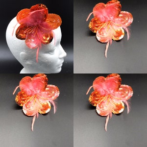 Puede incluir: Cuatro pinzas para el pelo en forma de flor de color naranja y rosa con lentejuelas y plumas.