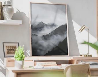 Póster de Montaña Brumosa Nórdica / Arte de Pared de Bosque Gris, Lámina de Paisaje Melancólico para el Hogar