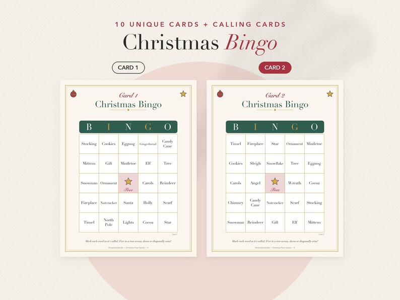 Op de afbeelding: Twee printbare kerstbingokaarten met een groene koptekst met het woord BINGO en een raster van vijf bij vijf met woorden in kerstthema. Elke kaart bevat een centraal vrij veld met een gouden sterpictogram en de tekst Free in het rood.