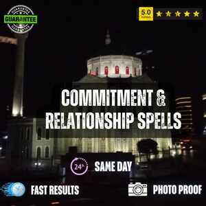 Puede incluir: Una vista nocturna de un gran edificio iluminado con una cúpula central y ventanas arqueadas. Los textos superpuestos dicen: COMMITMENT & RELATIONSHIP SPELLS, 24h SAME DAY, FAST RESULTS y PHOTO PROOF. Se observa una calificación de 5.0 con cinco estrellas.