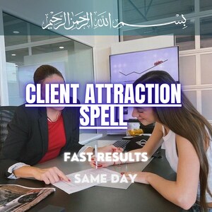 Può includere: Un grafico digitale con il testo "CLIENT ATTRACTION SPELL", "FAST RESULTS" e "SAME DAY" sovrapposto a una scena di due persone a una scrivania con un documento. Calligrafia araba visibile in alto e uno schermo che mostra un grafico.