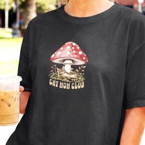 T-Shirt „Pilz-Katzenmama-Club“ | Cottagecore-Shirt mit botanischem Motiv, Vintage-Pilz-Grafik, Geschenk für Katzenliebhaberinnen, Top mit Waldmotiv