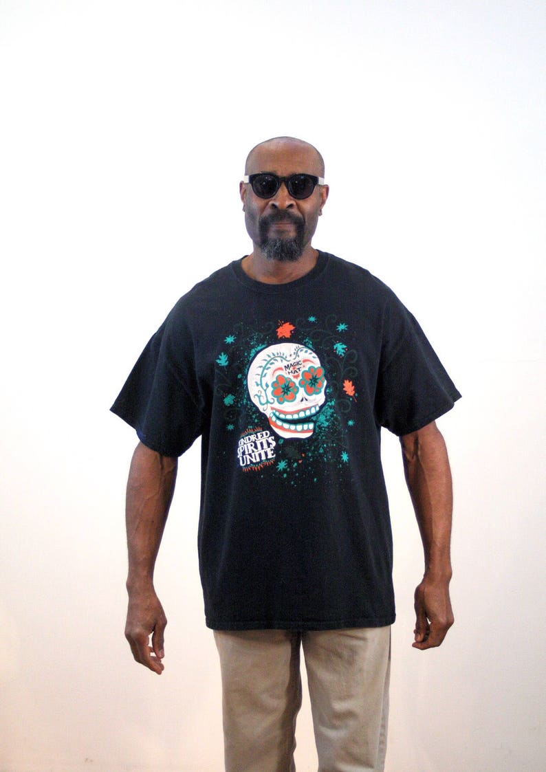BRAND NEW /"GILDAN HEAVY COTTON/" MEN/'S BLACK SKULL SPIRIT ME T/'SHIRT...