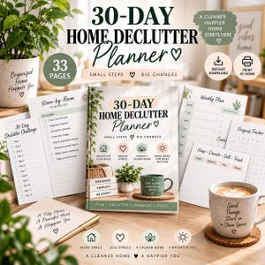Pode incluir: Um planejador de 30 dias para organizar a casa com 33 páginas, com uma capa contendo texto, ícones e uma caneca verde. Inclui listas de verificação, um plano semanal, um rastreador de progresso e uma folha de triagem. Uma caneca com texto.