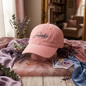 Sapphic Queen Cap | Gewassen baseballpet in kuststijl, lgbtq-pet, queer pet, lesbische pet, pride pet, pride, lesbisch, queer, homo, pet voor haar, cadeau