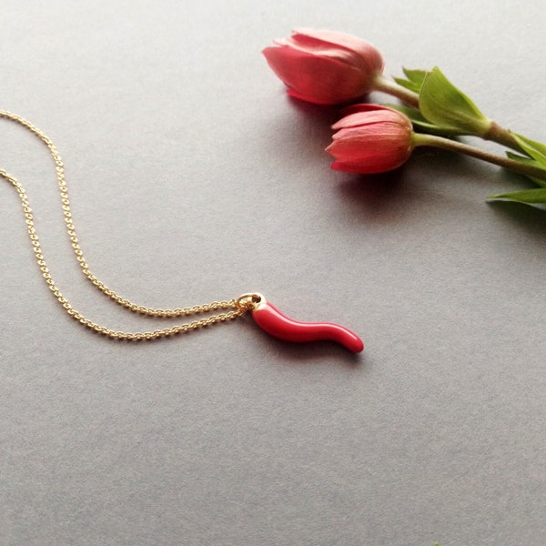 Collier corne italienne rouge, collier cornicello, cadeau pour elle, pendentif amulette, collier en or délicat, piment fort, porte-bonheur doré