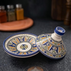 Tagine, pieza decorativa tradicional marroquí / Cerámica / Motivos geométricos de colores pintados a mano, Oulja Rabat