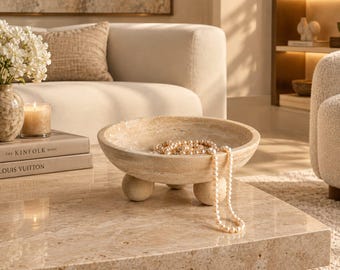 Große Travertin-Schale auf Fuß, Natursteinschale mit Fuß, handgefertigtes Tischaccessoire, luxuriöse Obstschale, Dekoration für den Couchtisch