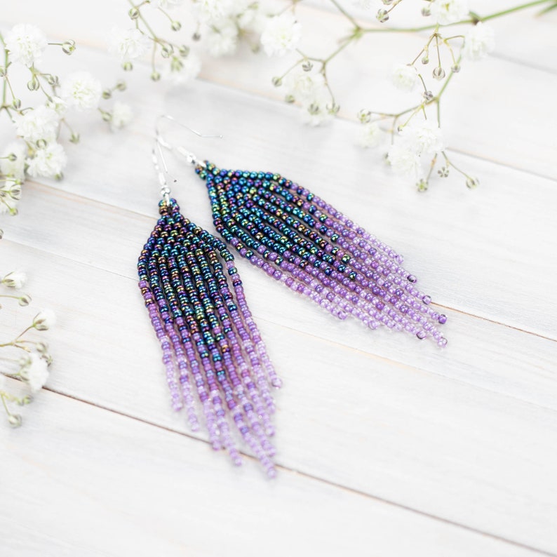 Violet, bleu et lavande, petites boucles doreilles boho, boucles doreilles pendantes, boucles doreilles en perles de graines, cadeau pour elle, boucles doreilles en perles Fringe, boucles doreilles ombre image 2