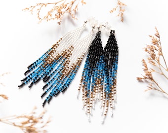 pendientes boho pequeños, pendientes blancos y azules de 3 pulgadas, pendientes con cuentas de flecos, pendientes con cuentas de semillas, pendientes cortos