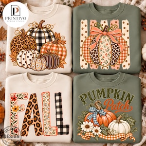 Pode incluir: Quatro camisolas de gola redonda com gráficos de temática outonal. Duas são de cor creme e duas são verde-azeitona. Os designs incluem várias abóboras com padrões de leopardo, xadrez e florais, juntamente com o texto FALL e PUMPKIN PATCH.