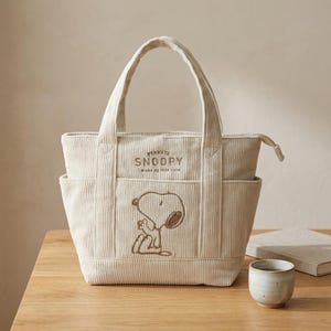 Snoopy Cord-Tragetasche, bestickte Schultertasche mit Cartoon-Motiv, beige Einkaufstasche mit mehreren Fächern