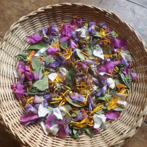 Natural Confetti with Fragrant Leaves & Flowers image 1